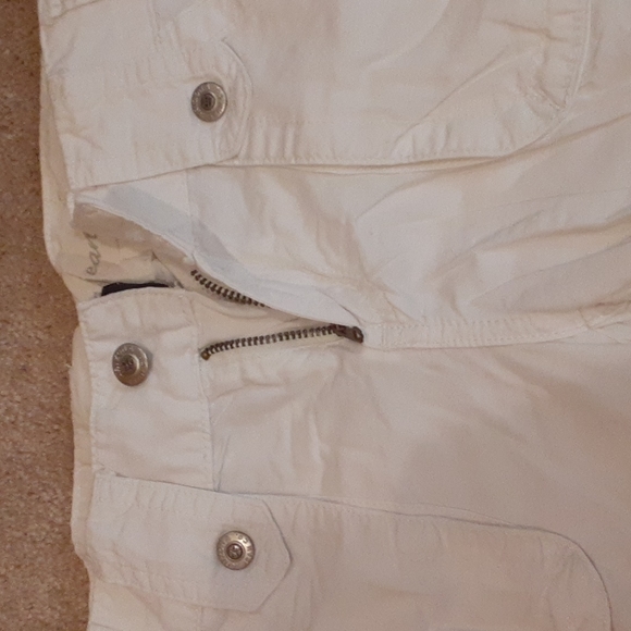 2/$12 or 5/$25 White Bermuda shorts, 10 SLIM - Picture 5 of 6